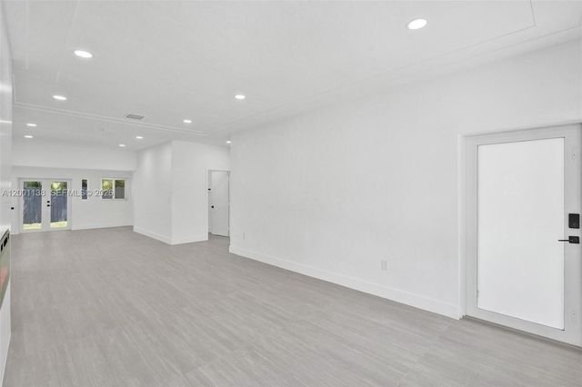 633 NE 70th St, Miami, FL 33138