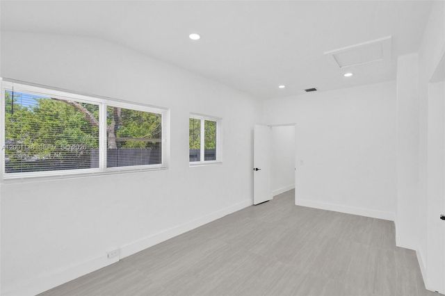 633 NE 70th St, Miami, FL 33138