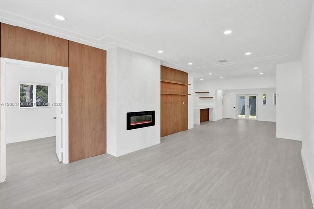 633 NE 70th St, Miami, FL 33138