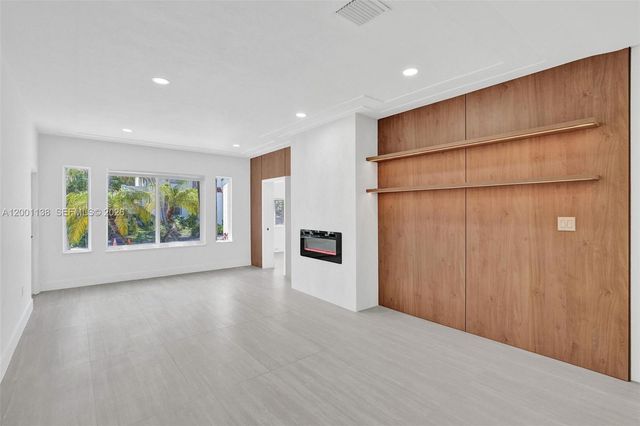 633 NE 70th St, Miami, FL 33138