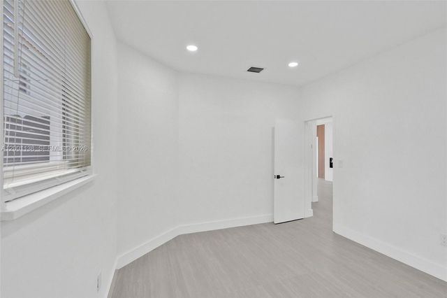 633 NE 70th St, Miami, FL 33138