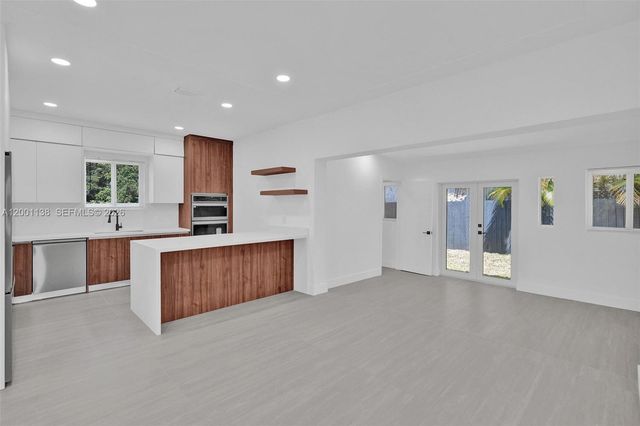 633 NE 70th St, Miami, FL 33138