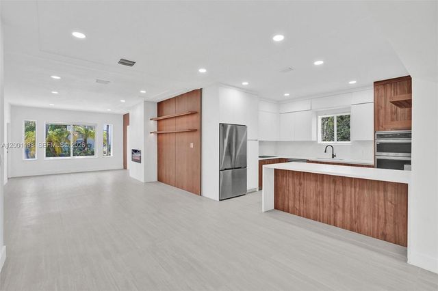 633 NE 70th St, Miami, FL 33138