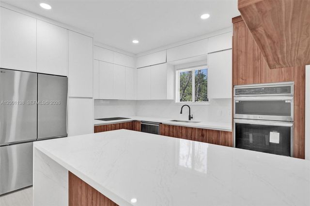 633 NE 70th St, Miami, FL 33138