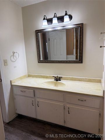 2404 Driftwood Drive, Claremore, OK 74017