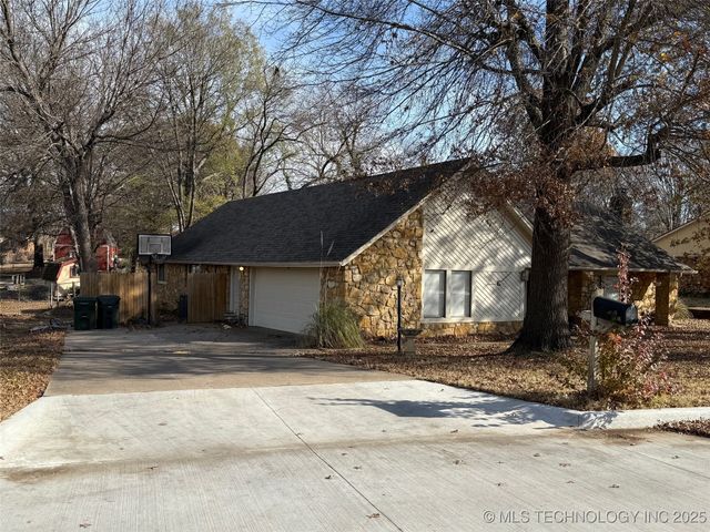 2404 Driftwood Drive, Claremore, OK 74017
