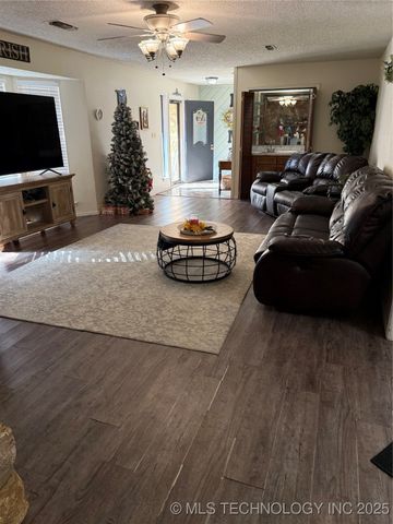 2404 Driftwood Drive, Claremore, OK 74017