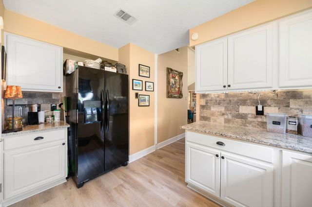 302 Forest Hills Drive, League City, TX 77573