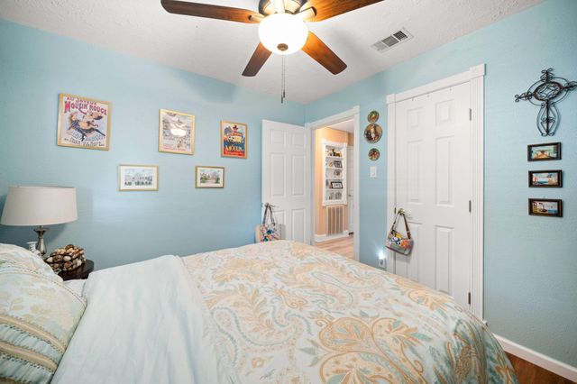 302 Forest Hills Drive, League City, TX 77573