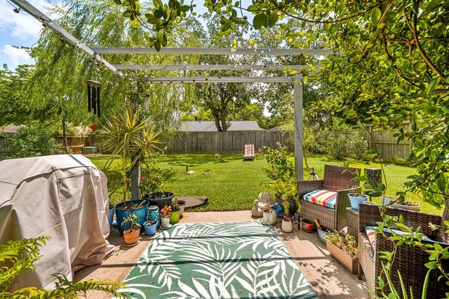 302 Forest Hills Drive, League City, TX 77573