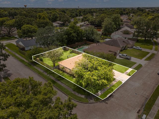 302 Forest Hills Drive, League City, TX 77573
