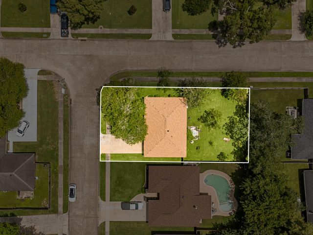 302 Forest Hills Drive, League City, TX 77573