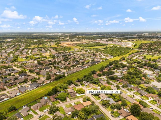 302 Forest Hills Drive, League City, TX 77573
