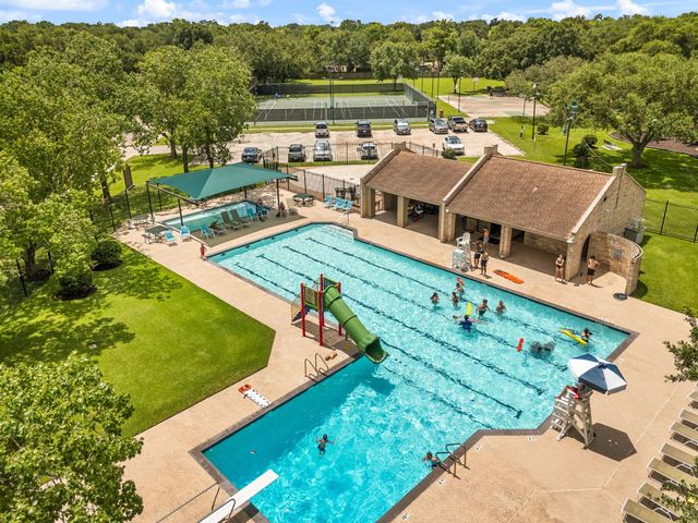 302 Forest Hills Drive, League City, TX 77573