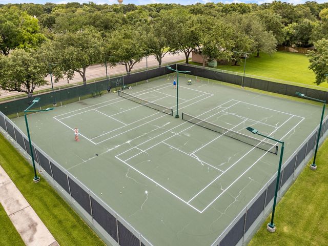302 Forest Hills Drive, League City, TX 77573