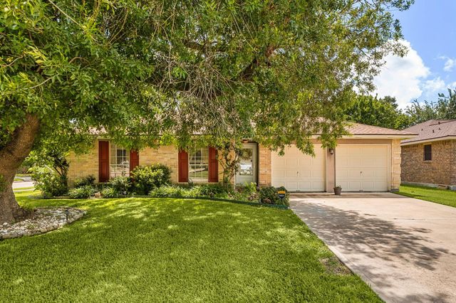 302 Forest Hills Drive, League City, TX 77573