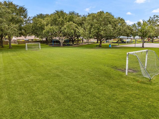302 Forest Hills Drive, League City, TX 77573