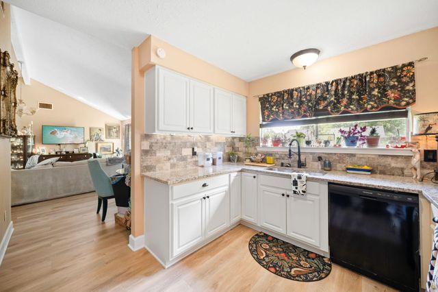 302 Forest Hills Drive, League City, TX 77573