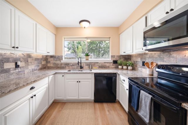 302 Forest Hills Drive, League City, TX 77573