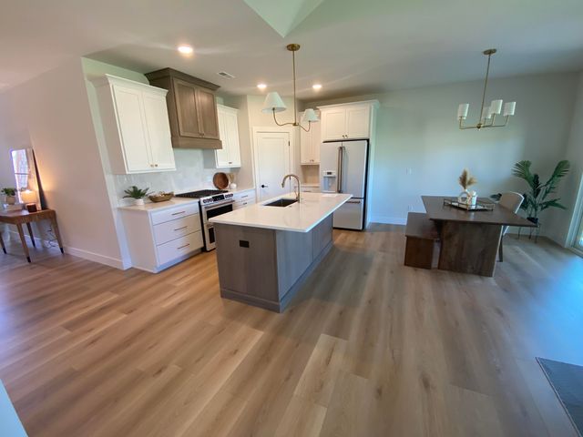 5105 MODESTO DR, Columbia, MO 65203