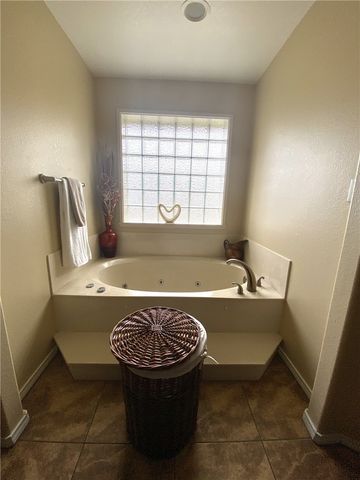 1250 Lawrence Trail, Alice, TX 78332