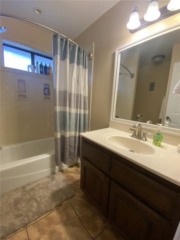 1250 Lawrence Trail, Alice, TX 78332