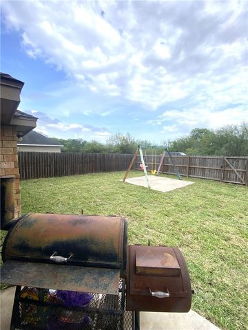 1250 Lawrence Trail, Alice, TX 78332