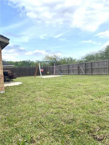 1250 Lawrence Trail, Alice, TX 78332