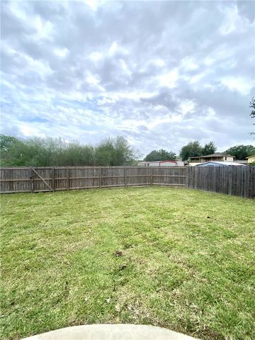 1250 Lawrence Trail, Alice, TX 78332