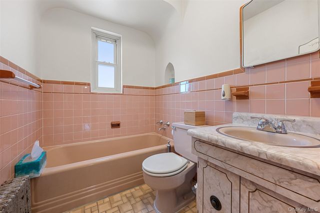 7717 82nd Street, Glendale, NY 11385