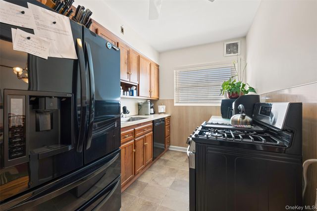 7717 82nd Street, Glendale, NY 11385