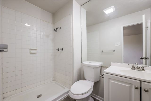 2941 Rolling Hills Drive, Carrollton, TX 75007