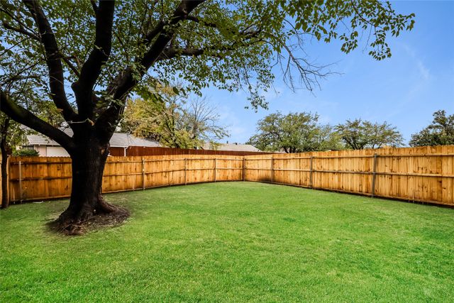 2941 Rolling Hills Drive, Carrollton, TX 75007