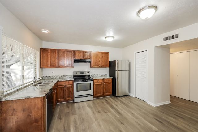 2941 Rolling Hills Drive, Carrollton, TX 75007