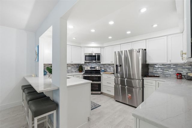 298 SKIFF POINT 103, Clearwater, FL 33767