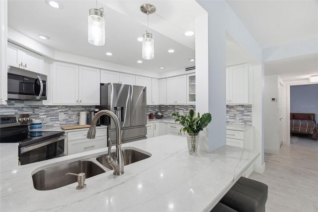 298 SKIFF POINT 103, Clearwater, FL 33767