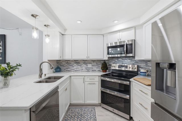 298 SKIFF POINT 103, Clearwater, FL 33767
