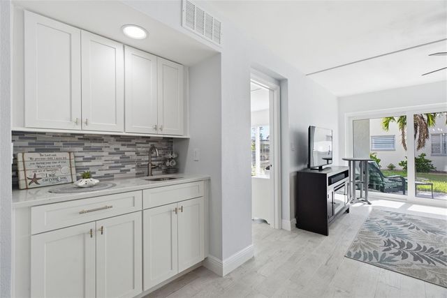 298 SKIFF POINT 103, Clearwater, FL 33767