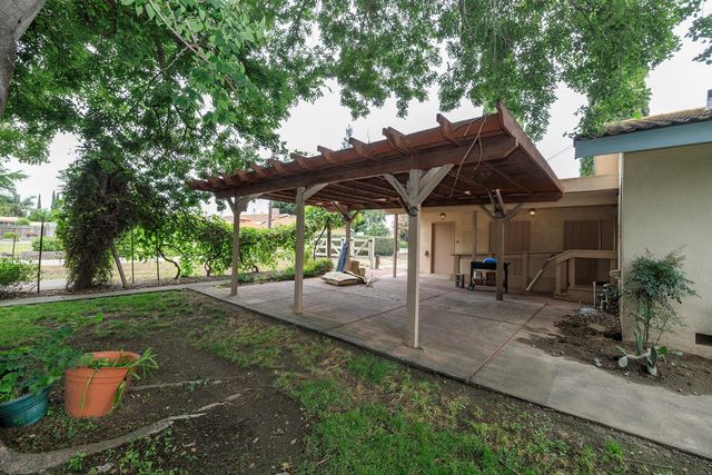 1530 E Linwood, Turlock, CA 95380