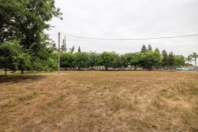 1530 E Linwood, Turlock, CA 95380