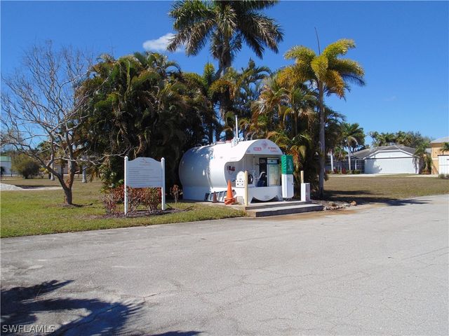 4017 Skyway DR, Naples, FL 34112
