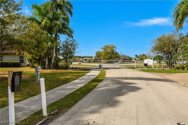 4017 Skyway DR, Naples, FL 34112