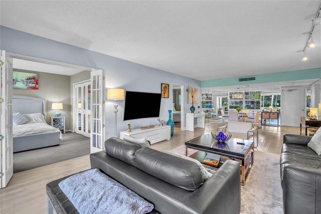400 Oaks Lane 115, Pompano Beach, FL 33069