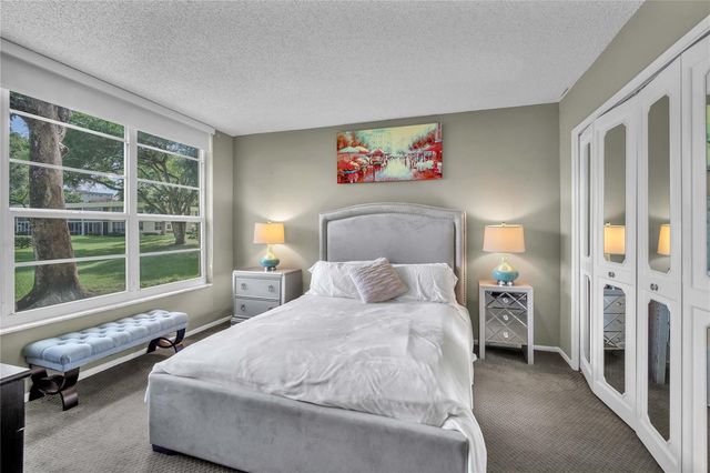400 Oaks Lane 115, Pompano Beach, FL 33069