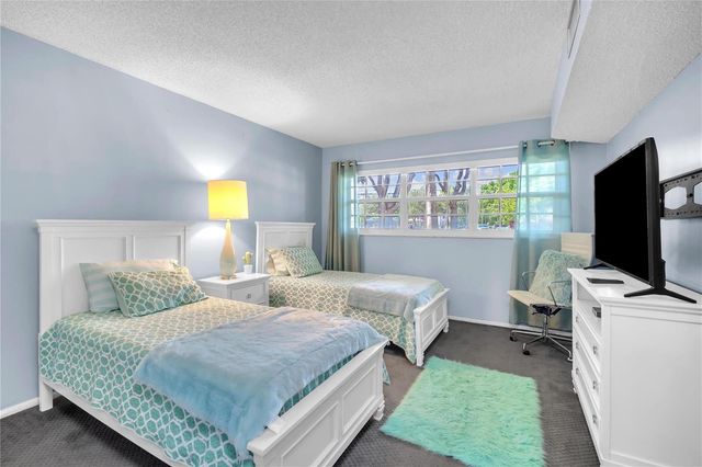 400 Oaks Lane 115, Pompano Beach, FL 33069