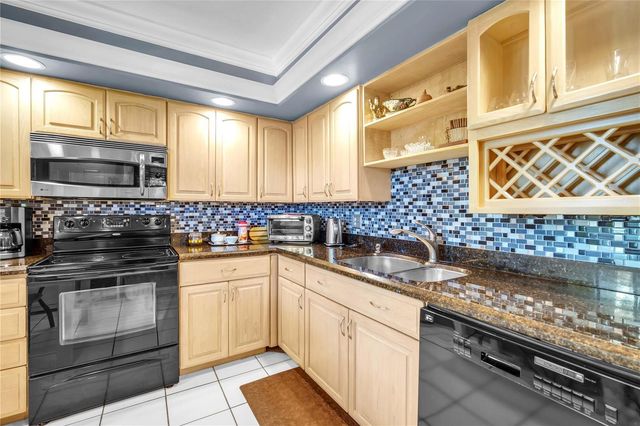 400 Oaks Lane 115, Pompano Beach, FL 33069