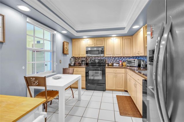 400 Oaks Lane 115, Pompano Beach, FL 33069