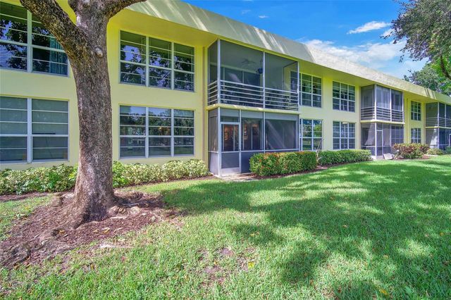 400 Oaks Lane 115, Pompano Beach, FL 33069