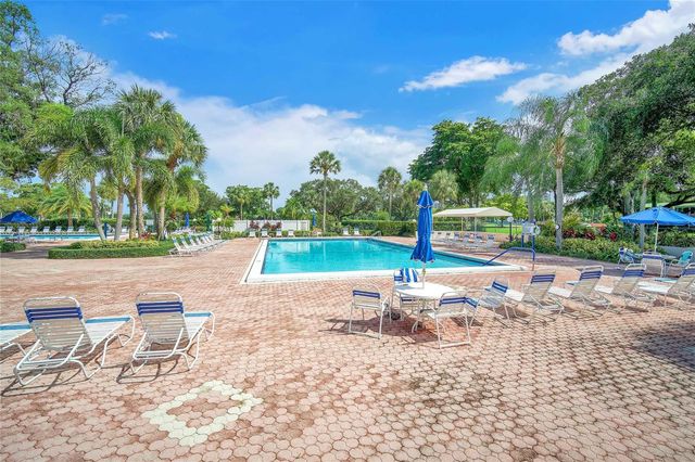 400 Oaks Lane 115, Pompano Beach, FL 33069