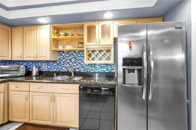 400 Oaks Lane 115, Pompano Beach, FL 33069